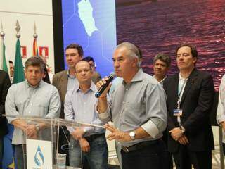 Governador Reinaldo Azambuja (PSDB), durante evento na sede da Sanesul (Foto: Kisie Ainoã)