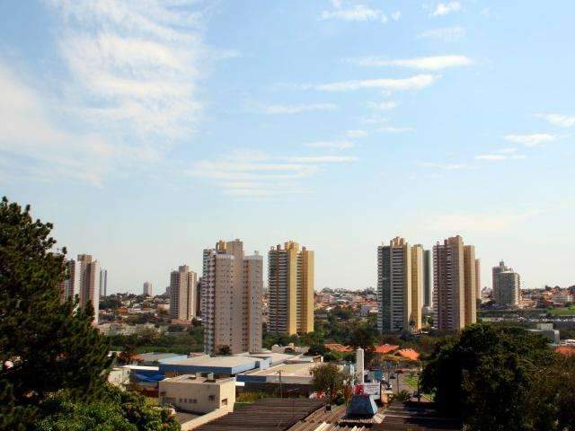 C&eacute;u deve nublar no feriad&atilde;o, mas calor chegar&aacute; aos 37&ordm; C, segundo previs&atilde;o