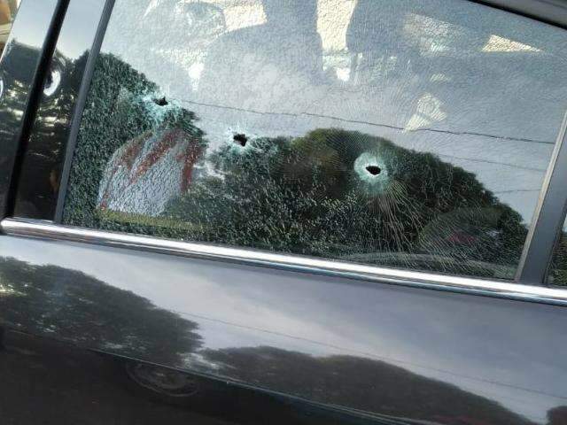 Homem &eacute; executado com tiros de pistola 9 mil&iacute;metros dentro de ve&iacute;culo