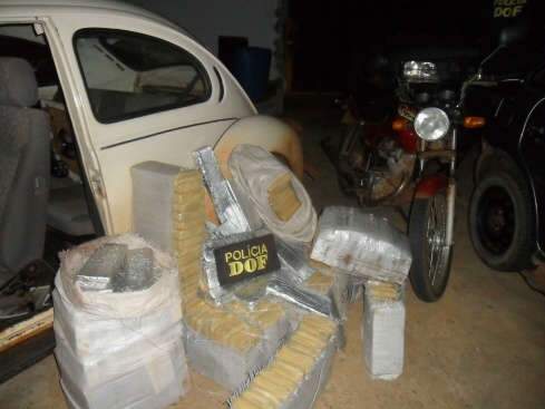  Dois s&atilde;o presos com 223 quilos de maconha em Fusca em Amambai