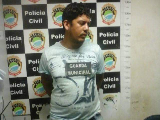 Rapaz que tinha acabado de furtar bolsa &eacute; preso ao &#039;furar&#039; sinal vermelho 