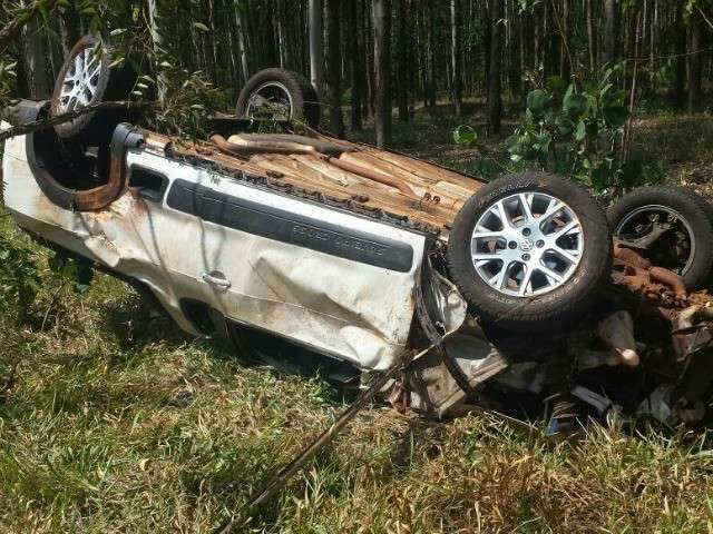 Homem morre ap&oacute;s capotar Saveiro e ser arremessado do ve&iacute;culo na MS-164