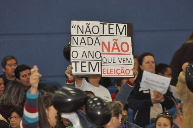 Nova proposta da prefeitura s&oacute; sai ap&oacute;s ajuste de contas e greve continua