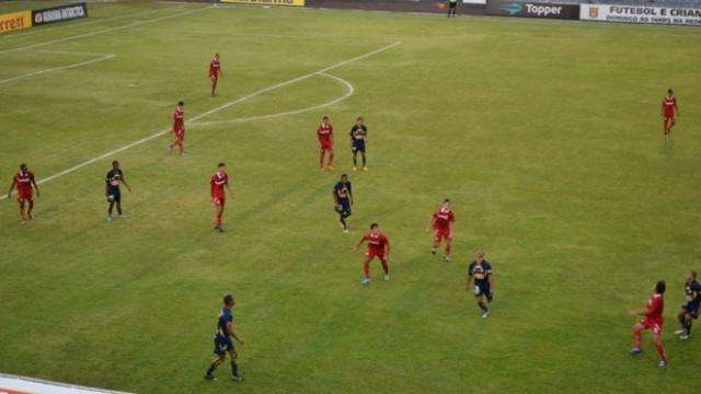 Para t&eacute;cnico do Guaicurus, time foi prejudicado por chuva, contus&atilde;o e expuls&atilde;o