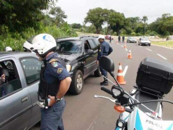  Blitz na Via Parque recolhe 9 ve&iacute;culos e multa 21 motoristas