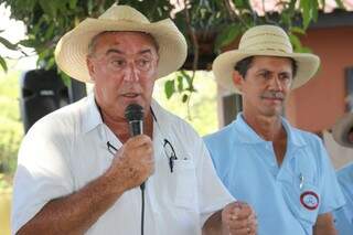 Trabalho é desenvolvido há oito anos pelo dono da fazenda, Higino Hernandes. (Foto: Via Livre)