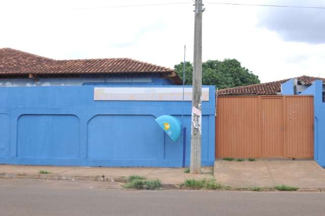 Professores de Ceinf dizem que foram obrigados a pintar salas de aula