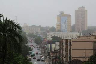 Em Campo Grande, o tempo pela manhã permanece nublado com mínima de 18ºC e à tarde deve chover em algumas regiões da Capital. (Foto: Marcos Ermínio)