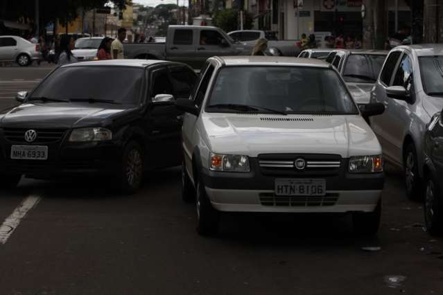 Motoristas apontam falta de agentes de tr&acirc;nsito e excesso de multas no Centro