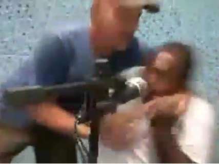 Policial civil invade emissora de rádio e agride entrevistado 