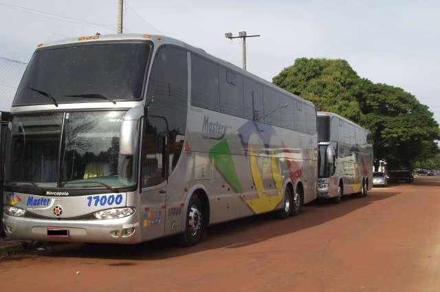  Ladr&otilde;es usaram coletes da PF para fazer bloqueio e atacar &ocirc;nibus