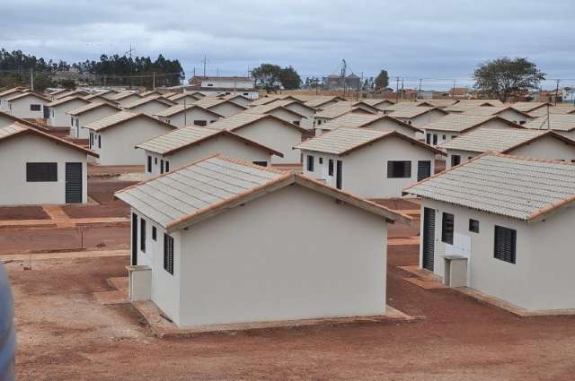 Prefeito de Dourados entrega mais de 9 mil casas populares at&eacute; 2016