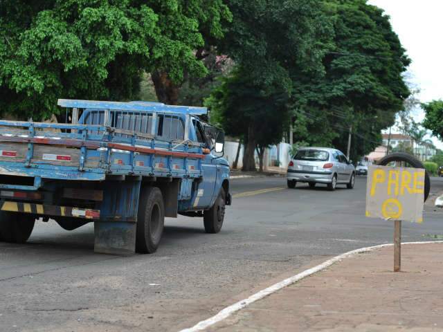  Ap&oacute;s reclama&ccedil;&atilde;o de moradores, Agetran sinaliza cruzamento 