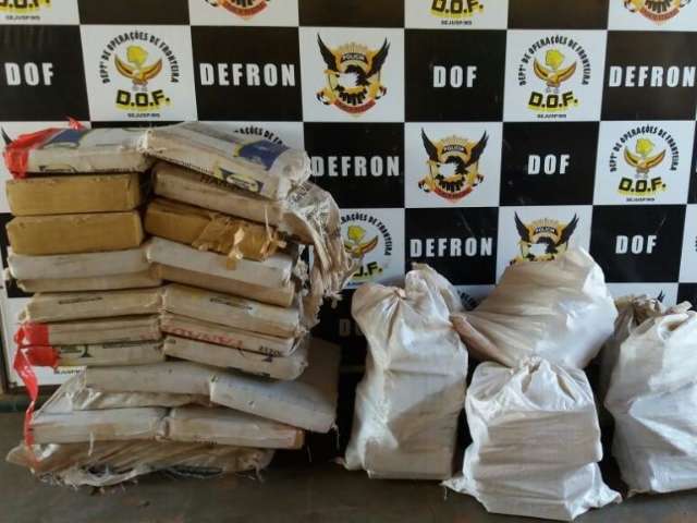 Traficantes s&atilde;o presos transportando 513 kg de maconha para a Capital
