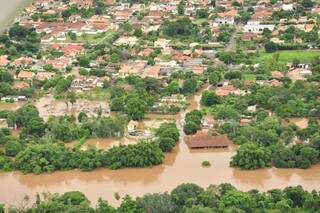 Nas proximidades do rio Aquidauana, quase tudo debaixo d&#039; água. (Foto: Sirnay Moro/ Aquidauana News)