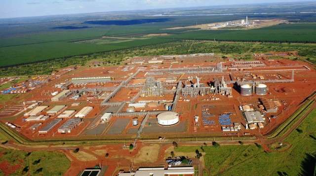 Em nota, Petrobras diz que ainda busca parceiro para terminar f&aacute;brica
