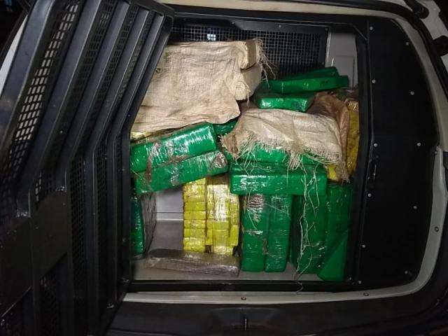 Traficante &eacute; preso enquanto pesava 444 quilos de maconha em ch&aacute;cara