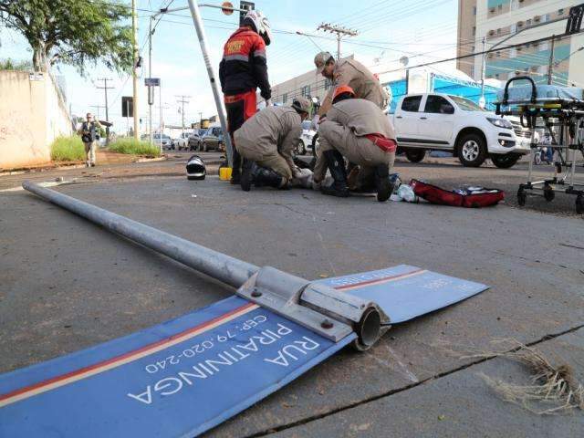 Motorista faz convers&atilde;o proibida e causa acidente em esquina da Cear&aacute;