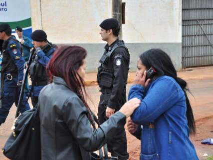 Esposa de preso é levada a Máxima para negociar libertação de reféns