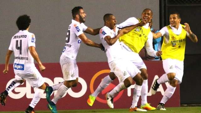 Santos vence, tira s&eacute;rie invicta do Palmeiras e entra para o G3