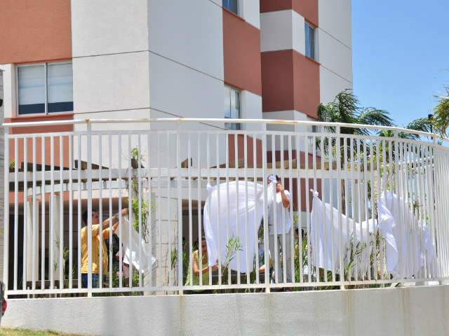  Menino caiu da sacada do 13&ordm; andar, que tinha tela, segundo bombeiros