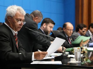 Deputados estaduais em votação de projeto nesta manhã (Foto: Divulgação)
