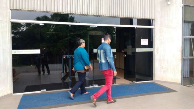 Assembleia gasta R$ 1,5 mil para trocar porta danificada durante invas&atilde;o