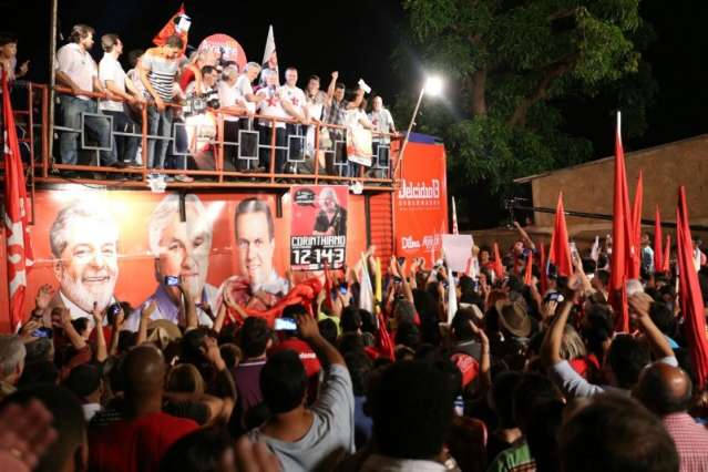 Lula diz que PT incluiu &ldquo;pobres no or&ccedil;amento&rdquo; e critica denuncismo