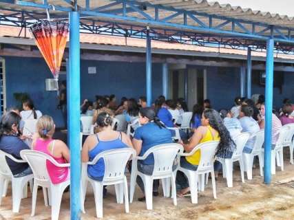 Funcion&aacute;rios suspendem limpeza em postos de sa&uacute;de at&eacute; receberem sal&aacute;rios