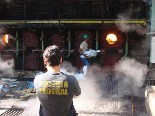  Pol&iacute;cia Federal de Navira&iacute; incinera 3,5 toneladas de drogas
