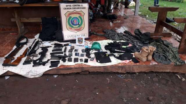 Seis suspeitos s&atilde;o mortos em confronto com a pol&iacute;cia na fronteira