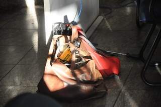 As mochilas foram encontradas com os suspeitos durante o flagrante (Foto: Paulo Francis)