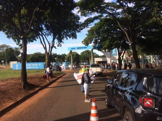 Alunos da UFMS enfrentam mais uma paralisa&ccedil;&atilde;o de servidores