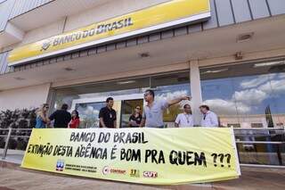 Contrário ao fechamento de agência, Sindicato dos Bancários realiza protesto nesta manhã (20) em frente ao Banco do Brasil da avenida Mascarenhas de Moraes. (Foto: Divulgação)