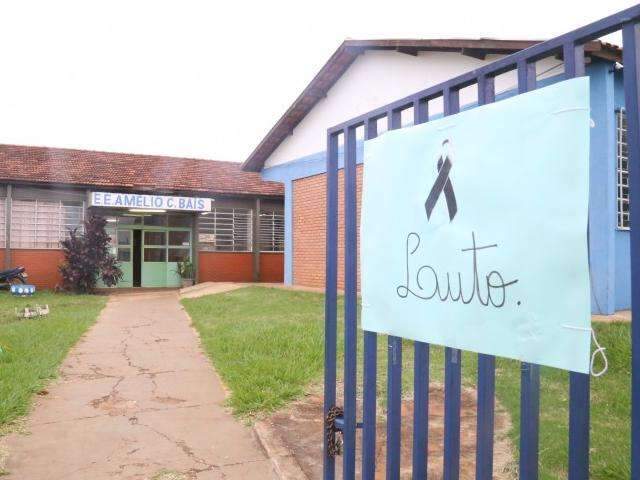 Aulas s&atilde;o retomadas em escola que professor morto por gripe lecionava