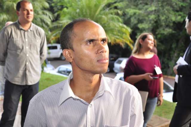 Chocolate vai &agrave; posse de Nelsinho e diz que &eacute; &quot;dono do pr&oacute;prio nariz&quot;