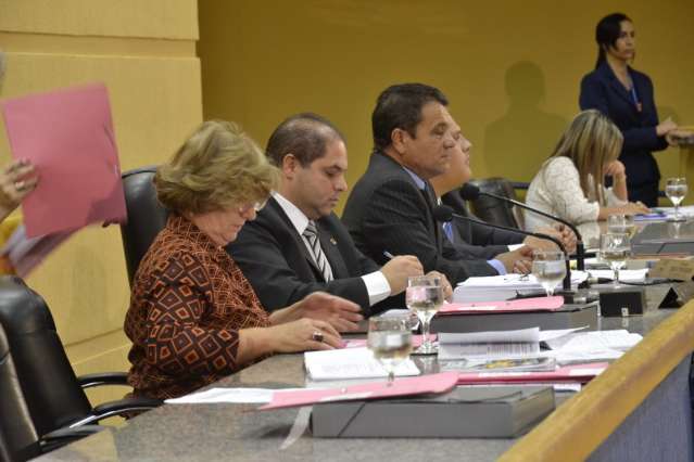 Un&acirc;nime, C&acirc;mara aprova mo&ccedil;&atilde;o a rep&oacute;rter constrangido por Bernal