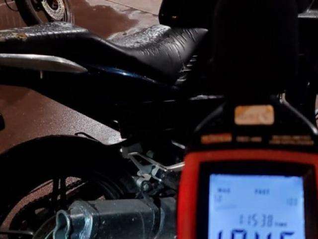 Motociclista sem CNH &eacute; multado em R$ 5 mil por escapamento adulterado 