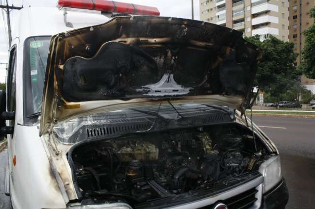Van do Juizado do Tr&acirc;nsito pega fogo enquanto atendia acidente na Capital
