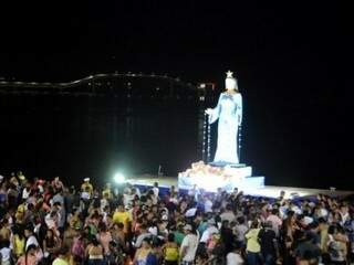 Estátua para Iemanjá foi novidade para as festividades deste ano. (Foto: Anderson Gallo/Diário Corumbaense)