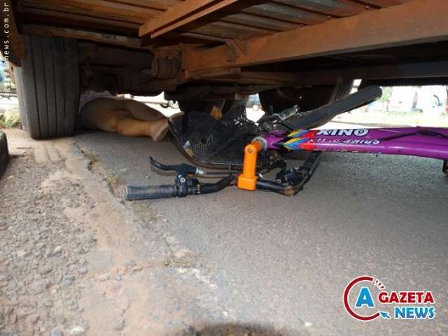 &Ocirc;nibus do transporte coletivo atropela e mata esmagada ciclista de 17 anos