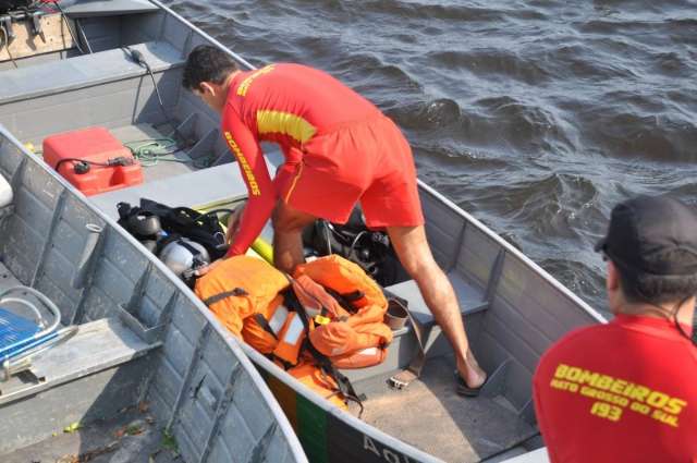 Buscas aos tr&ecirc;s desaparecidos no Rio Paraguai se encerram nesta noite