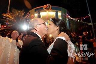 &quot;Pode beijar a noiva!&quot; (Foto: Heaven Photo e Video)