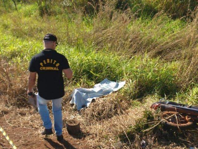 Ex-presidi&aacute;rio sai da pista, cai em barranco com moto e morre na BR-163