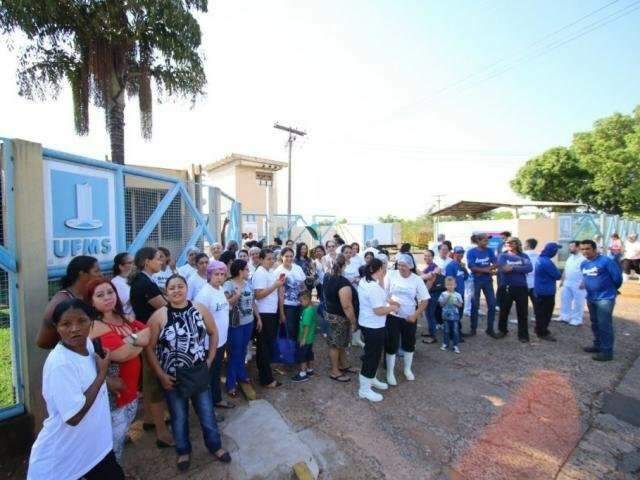 Terceirizados do HU negociam pagamento e suspendem paralisa&ccedil;&atilde;o