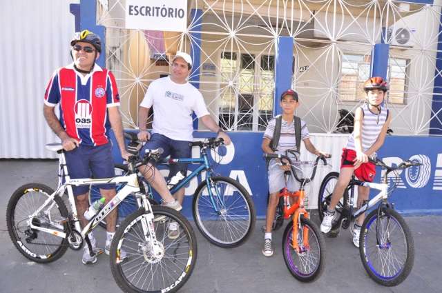 Com ciclismo em alta, 4 mil pessoas participam de pedalada na Capital