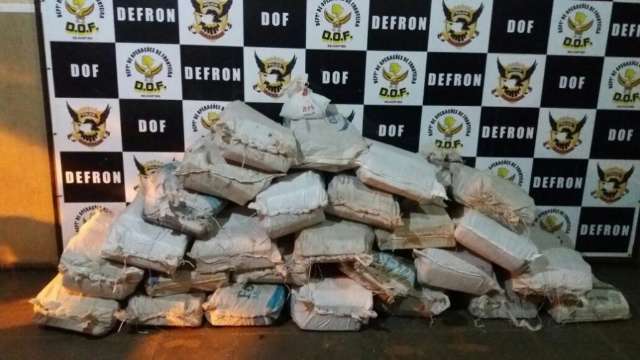 Trio &eacute; preso com 762 kg de maconha e haxixe na rodovia MS-156