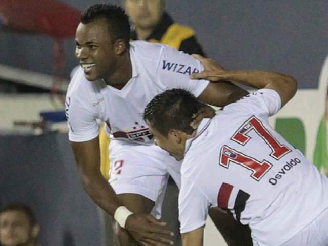  S&atilde;o Paulo vence Catanduvense por 2 a 0 e volta a liderar o Paulist&atilde;o