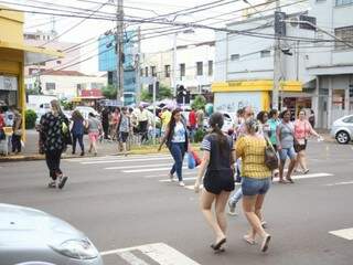 Pedestres no Centro de Campo Grande. (Foto: Paulo Francis) 