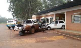 Ladrão bateu em caminhão e carro da polícia durante perseguição (Foto: Divulgação/PMRE)